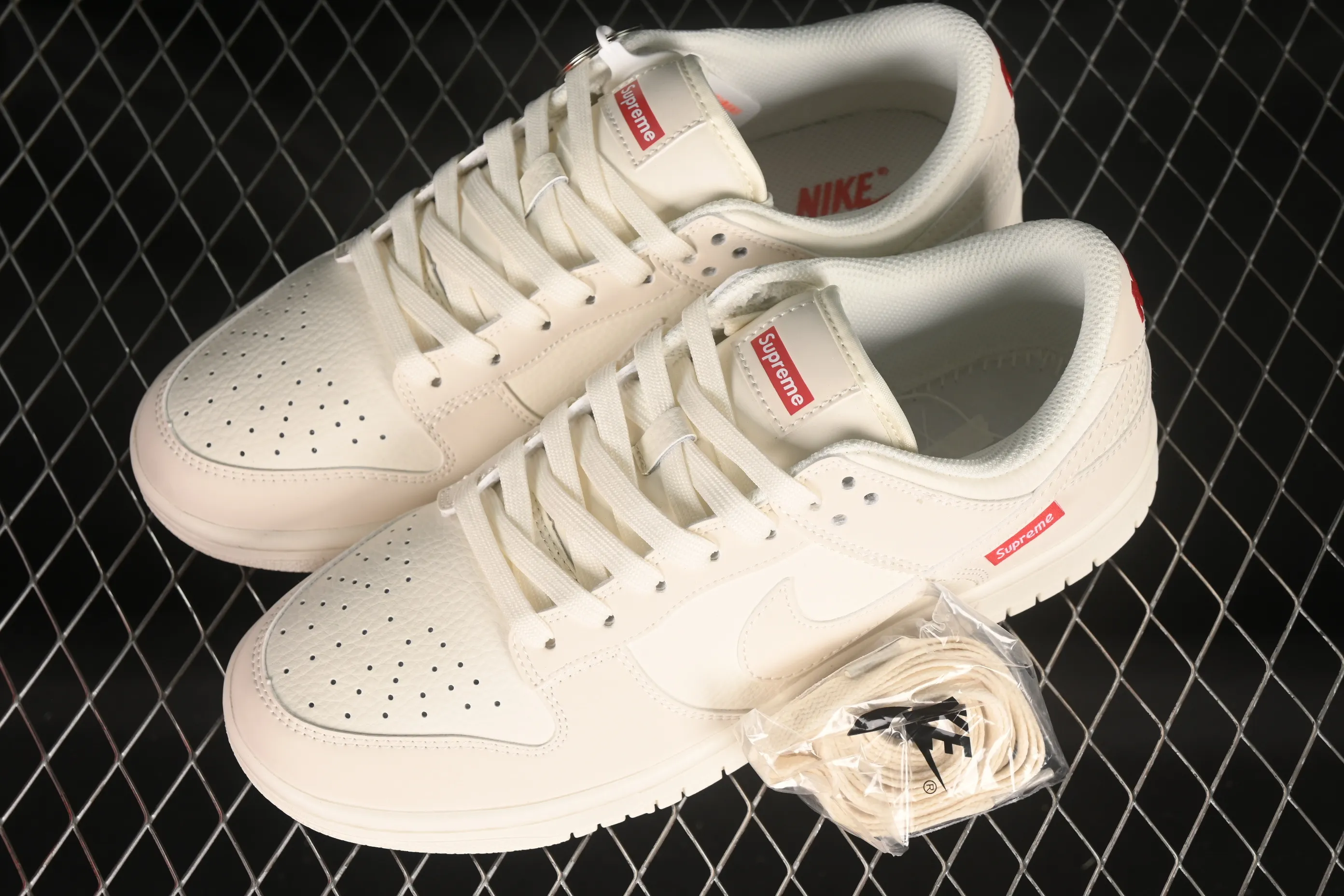 All Categories Nk SB Dunk Series Nk SB Dunk Low Low-top sneakers Supreme x Nk Dunk Low joint model-beige SB low-top casual sneakers FC1688-146